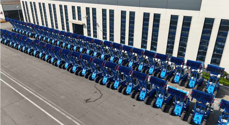 Z6·尊龙T930定制蓝白扫雪装载机成功交付